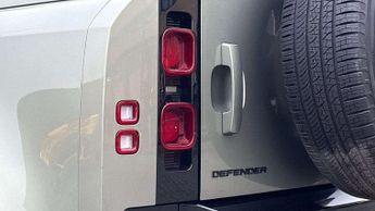 Land Rover Defender X-Dynamic SE