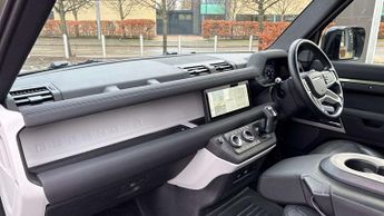 Land Rover Defender X-Dynamic SE