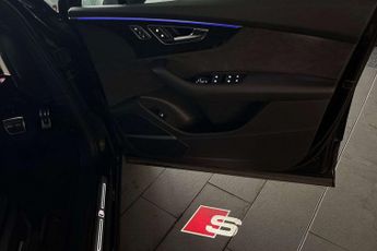 Audi Q7 SQ7 Black Edition