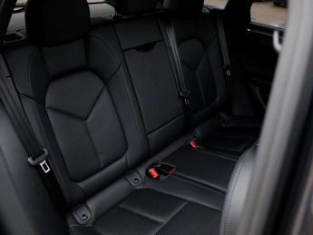 Porsche Macan Estate 