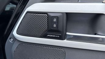 Land Rover Defender X-Dynamic SE