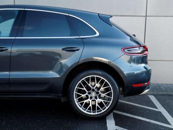 Porsche Macan Estate 