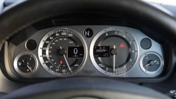 Aston Martin Vantage 