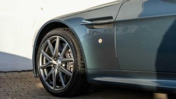 Aston Martin Vantage 