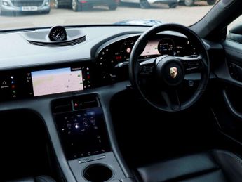 Porsche Taycan Cross Turismo 