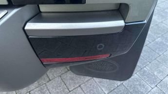 Land Rover Defender X-Dynamic HSE