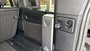 Land Rover Defender SE
