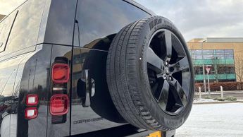 Land Rover Defender SE