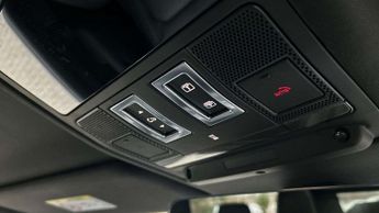 Land Rover Defender X-Dynamic SE