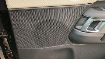 Land Rover Discovery R-Dynamic SE