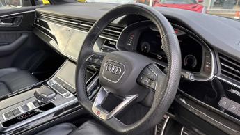 Audi Q7 S Line
