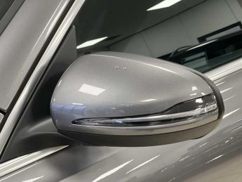 Mercedes-Benz EQB AMG Line Executive