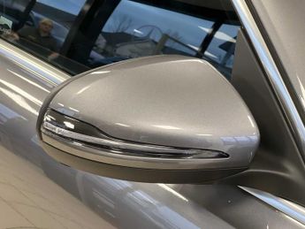 Mercedes-Benz EQB AMG Line Executive