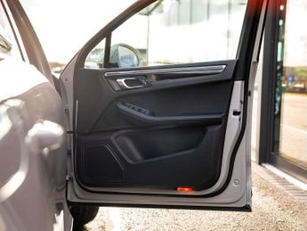 Porsche Macan Estate 