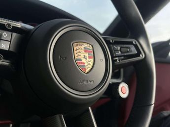 Porsche (992) 911 