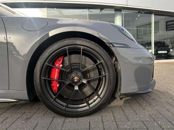 Porsche (992) 911 