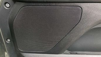 Land Rover Defender X-Dynamic HSE