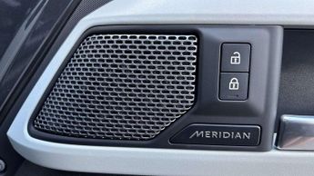 Land Rover Defender X-Dynamic SE