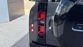 Land Rover Defender X-Dynamic SE