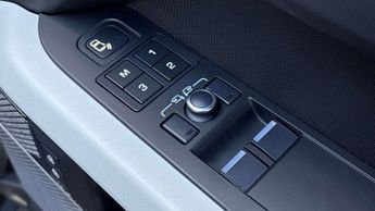 Land Rover Defender X-Dynamic SE