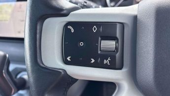 Land Rover Defender X-Dynamic SE
