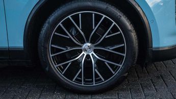 Porsche Macan Electric 