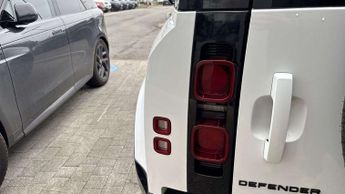 Land Rover Defender X-Dynamic SE
