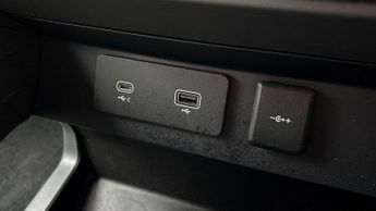 Land Rover Defender X-Dynamic SE