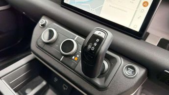 Land Rover Defender SE