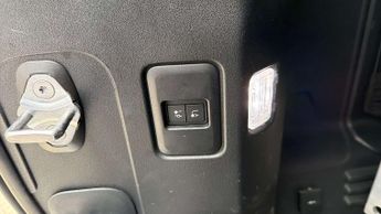 Land Rover Defender SE