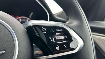 Jaguar F-PACE R-Dynamic HSE Black 90th Anniversary Edition
