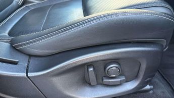 Jaguar E-PACE R-Dynamic SE Black