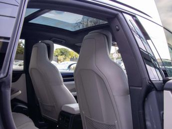 Porsche Macan Electric Estate 