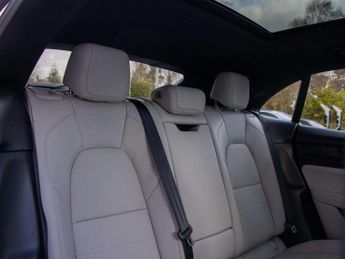 Porsche Macan Electric Estate 