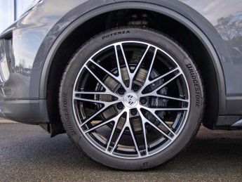 Porsche Macan Electric Estate 