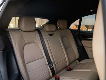 Porsche Macan Electric Estate 