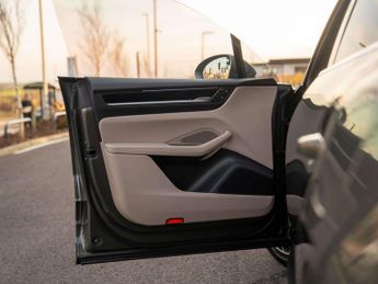 Porsche Macan Electric Estate 