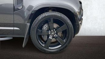 Land Rover Defender X-Dynamic SE