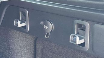 Land Rover Range Rover Velar SE