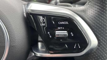 Jaguar E-PACE R-Dynamic Black