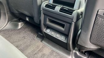 Land Rover Defender X-Dynamic SE