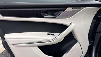 Jaguar F-PACE R-Dynamic HSE Black