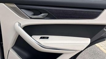 Jaguar F-PACE R-Dynamic HSE Black