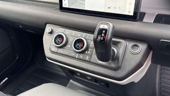Land Rover Defender X-Dynamic SE