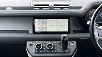 Land Rover Defender X-Dynamic SE