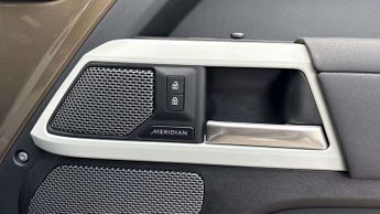 Land Rover Defender X-Dynamic SE