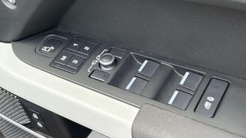 Land Rover Defender X-Dynamic SE