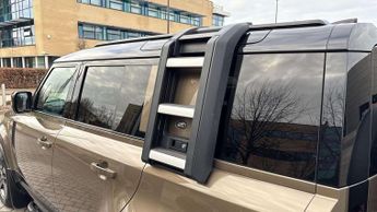 Land Rover Defender X-Dynamic SE