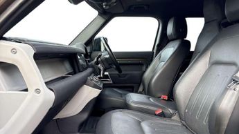 Land Rover Defender X-Dynamic SE