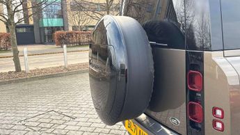 Land Rover Defender X-Dynamic SE